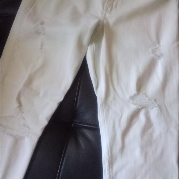 Hollister white ripped high rise jeans - Picture 3 of 6